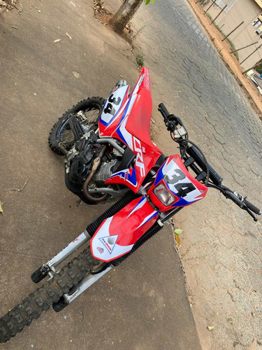 Imagem 3 de 4 de Honda Crf 250 F