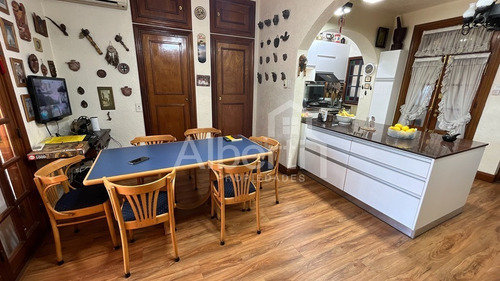 Chalet 6 Ambientes En Haedo Con Fondo Y Pileta.
