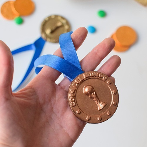 Imagen 4 de 7 de Set De 2 Moldes Placas Copa Mundial Y Medallas Parpen