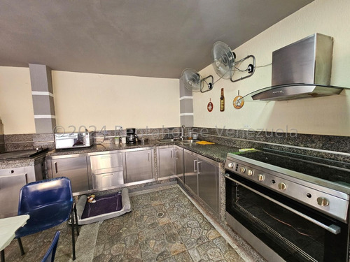 Exclusiva Casa En Venta Con Piscina Area De Gimnasio Cocina Moderna Y Areas Remodeladas Area Parrilla Amplio Estacionamiento Calle Parentesis El Limon Estef 25-15349