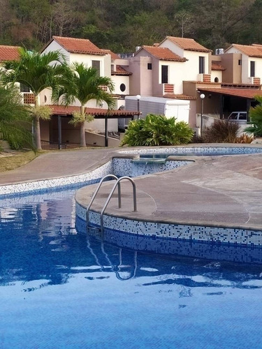 Imagen 1 de 1 de Re/max. Iris Hernandez. Vende Townhouse(134m2). Tazajal. Naguanagua. Codigo 135597