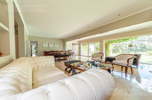 Imagen 13 de 30 de Casa En Venta En Los Castores