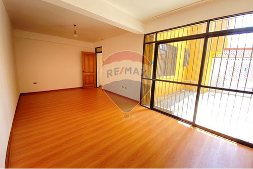 Casa En Jardines Del Sur Con Local Comercial