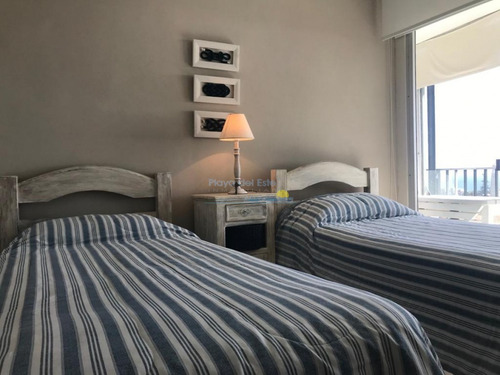 Apartamento En Península 2 Dormitorios Con Vista Al Puerto- Ref: 11653