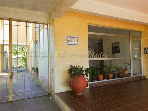 Imagen 2 de 12 de En Venta Apartamento De Dos Dormitorios Centrico Colonia Del Sacramento