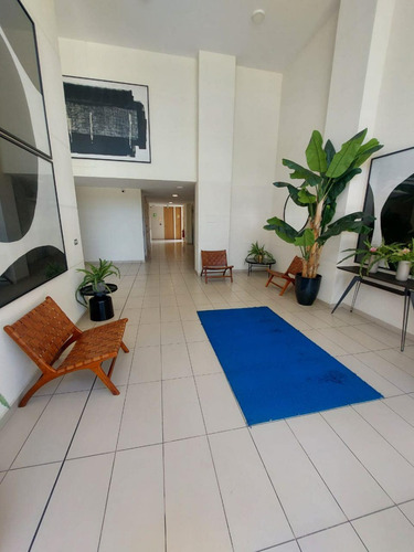 Venta Amplio Departamento Edificio Vista Albano, La Cisterna