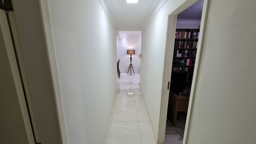 Apartamento De 70m² Com Dois Quartos, Com Uma Suíte, Todo Em Porcelanato No Bairro Bom Jardim.