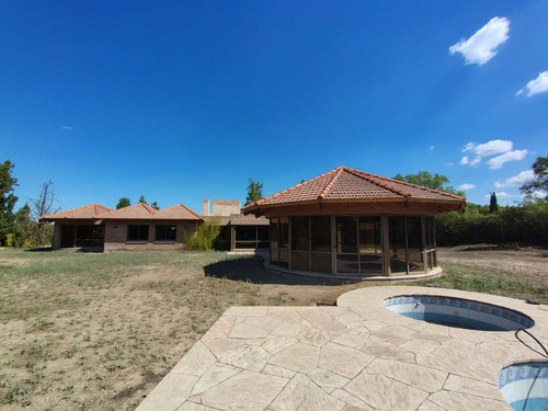 Se Vende Casa En Barrio La Colina,chacras De Coria