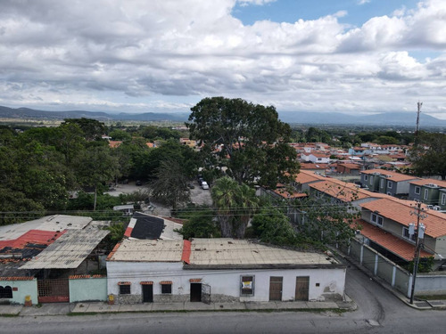 Terreno En Venta, Con Gran Potencia Comercial, Rafael Gamarra Te Ofrece, En Plena Avenida Bolivar De Los Rastrojos, Acceso Directo A La Intercomunal Barquisimeto-cabudare, Con Un Area De 9142,81 M2