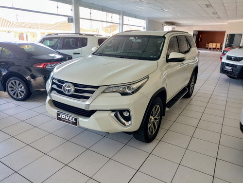 Toyota Hilux SW4 2.8 SRX 4X4 7 LUGARES 16V TURBO INTERCOOLER DIESEL 4P AUTOMÁTICO