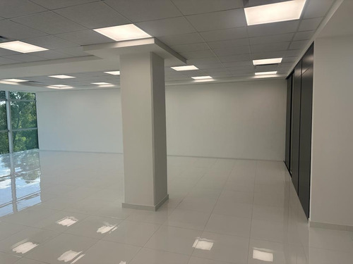 Imagen 5 de 16 de Oficina De Lujo A Estrenar En Amaneceres Office!!! Con 2 Cocheras!!!