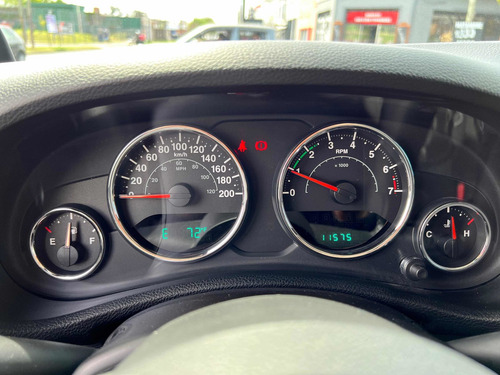 Imagen 22 de 25 de Jeep Wrangler 2015 3.6 Rubicon 284hp Atx