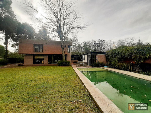 Imagen 2 de 30 de Casa En Venta 2 Dormitorios 2 Baños 2 Cocheras 246 Mts 2 Y Terreno 700 Mts 2 Totales - City Bell