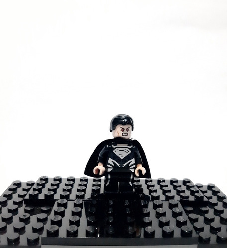 Minifigura Lego Superman Traje Negro Dc Superhéroes 