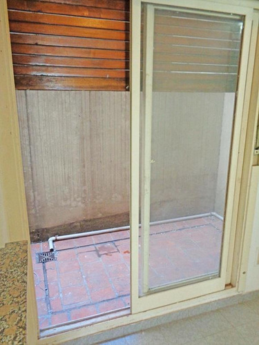 Imagen 5 de 10 de Depto. 2 Amb Frente Con Balcon A 1 Cuadra De Estacion Ramos Mejia.