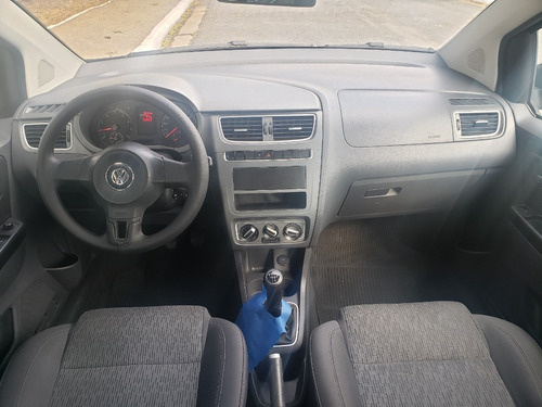 Imagem 10 de 15 de Volkswagen Fox Gii 1.0 Flex 2014
