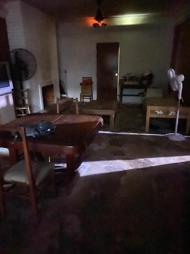 Imagen 6 de 11 de Permuta - Chalet De 7 Ambientes A Reclicar En Venta - Castelar Norte