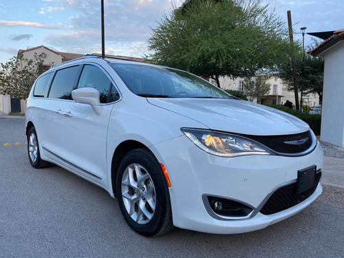 Imagen 2 de 15 de Chrysler Pacifica Limited Plus