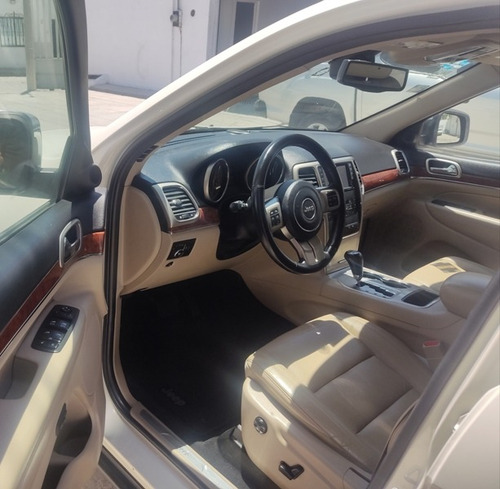 Jeep Grand Cherokee Laredo V6 4x2 At