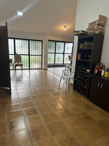 Casa Venta Arguello Amplia 3 Dormitorios Patio Enorme Pileta