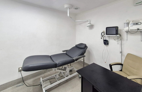 Clinica En Venta | 3 Estacionamientos | Permisos