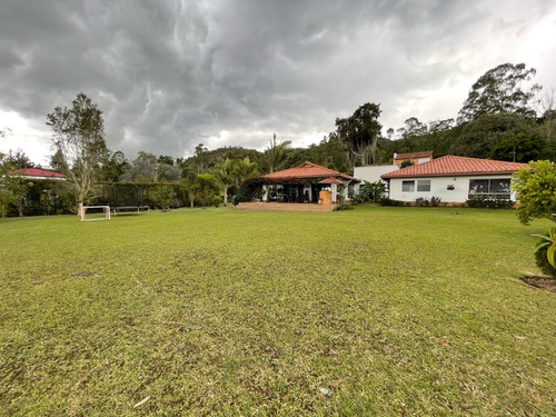 Finca Independiente Con Aguas Bosque Al Lado Del Aeropuerto