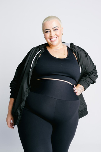 Imagem 3 de 8 de Jaqueta Corta Vento Sabiha Plus Size Preto Wonder Size
