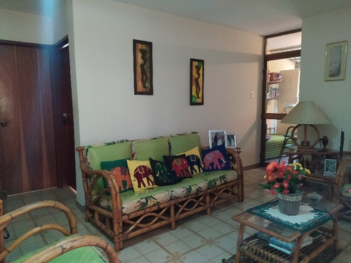 Imagen 12 de 15 de Apartamento En Res. Profesional Mañongo, Foa-2107