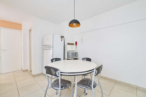 Departamento 4 Ambientes Luminoso Con Balcon Y Bajas Expensas En Colegiales