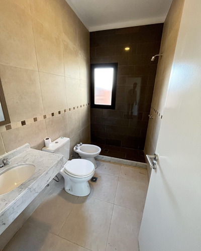 Imagen 6 de 10 de Casa Barrio Santa Emilia - Pilar