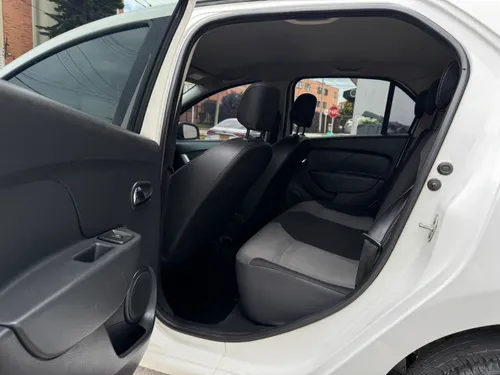 Renault Logan 1.6 Privilege / Intens
