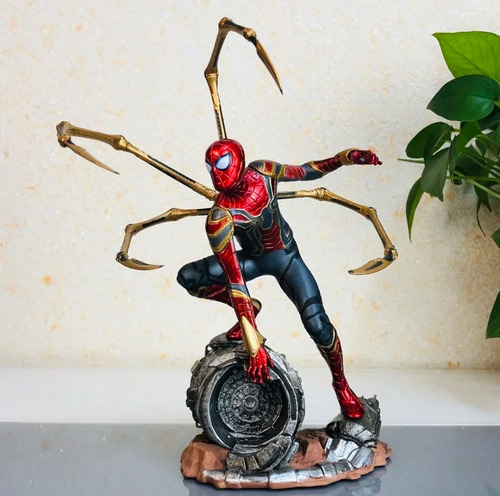 Figura De Acción Spiderman Iron Spider 24cm Avengers Araña
