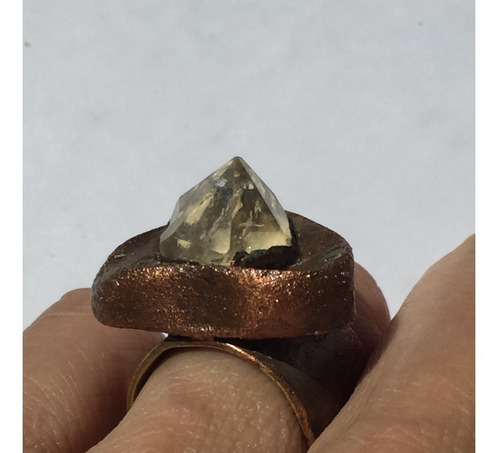 Imagen 3 de 6 de Anillo De Piedra Natural Cuarzo Cristal, Bronce Y Cobre