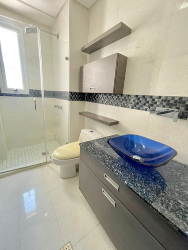 Imagen 13 de 27 de Av-1020 Zona Este Penthouse Edificio Alfa Sector La Lago