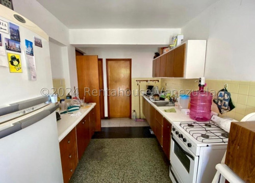 Extraordinaria Planta Alta Con Excelente Ubicación En La Floresta. Mls # 25-3270 Lp