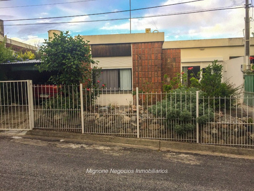 Amplia Vivienda De 3 Dormitorios En Zona De El Balneario