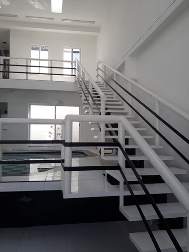 Casa Con 6 Recámaras 4 Baños 2 Albercas