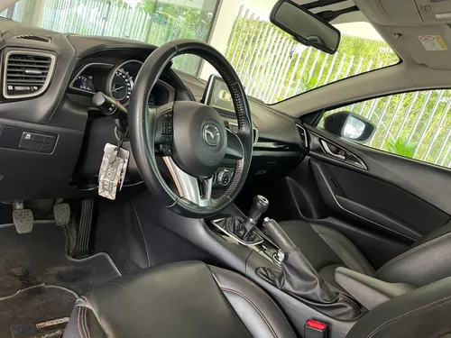 Mazda 3 2.0 Touring MT