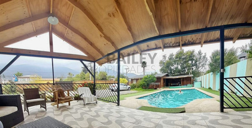 Casa En Venta En Olmué Con Piscina Y 2 Quinchos