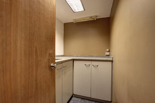 Oficina De 430 M2 En El Centro. Piso Alto, Vista Abierta, Muy Buen Estado