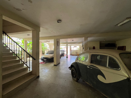Se Vende Casa Con Gran Potencial En Los Palos Grandes.