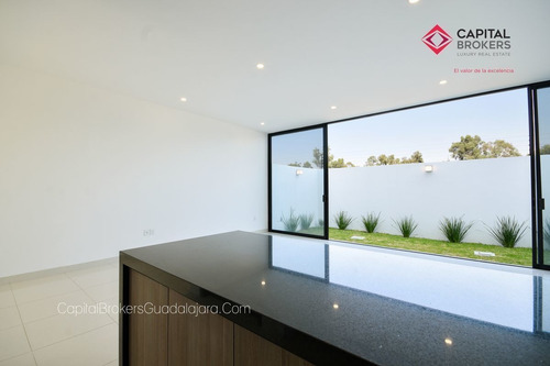 Casa En Venta En Coto Frente Al Parque Metropolitano