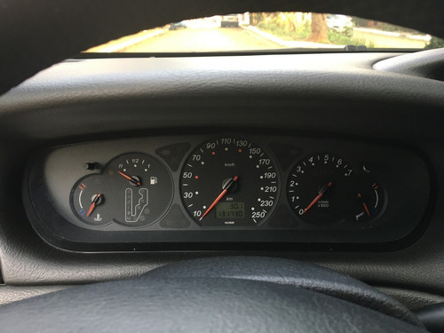 Imagem 6 de 13 de Citroën C5 Break 2004 2.0 Exclusive Aut. 5p
