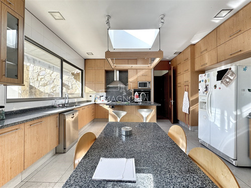 Casa En Arriendo De 7 Dorm. En Lo Barnechea