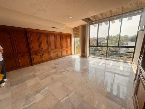 Lomas De Chapultepec, Penthouse De 750m2 En Dos Niveles, Muy Iluminado, 4 Amplias Recamaras Con Vestidor, Sala De T.v., Estudio, Terraza, 3 Lugares De Estacionamiento, Cuartos De Servicio. El E