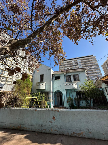 Gran Casona Con Patio, Ideal Para Inversión
