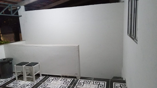 Imovel Com 4 Casas De 3 Cômodos Banheiro Quintal E Garagem