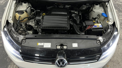 Imagem 15 de 16 de Volkswagen Fox 1.6 Highline 2017