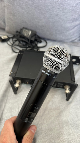 Microfone Sem Fio Shure Beta 58a Com Base Slx4 Preto (Usado)