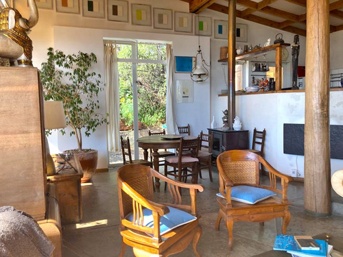 Casa De 4 Dormitorios Con Increíble Vista A Santiago